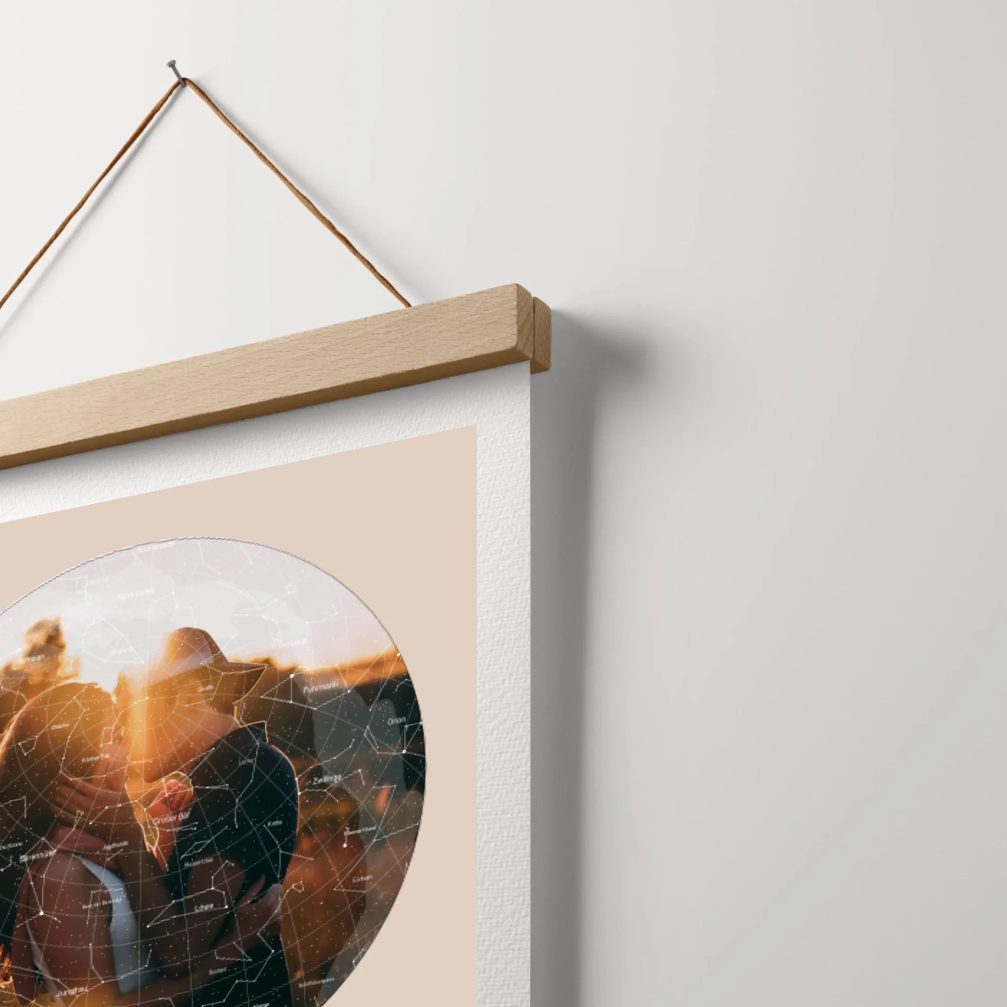 Poster-Holzleiste-MockUp-CloseUp